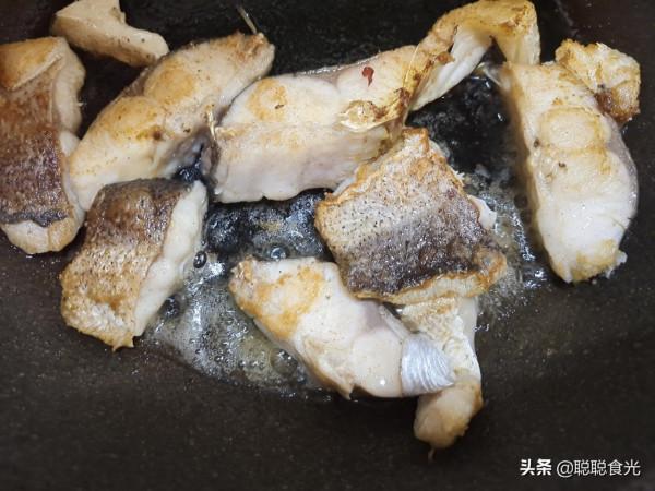 天冷了想“嗦粉”，教你家常魚粉的做法，酸辣爽滑，好吃解饞