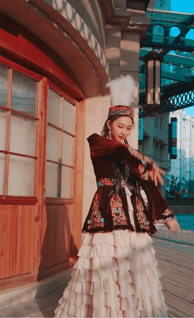 一人一生活·費青:她用短影片向世界彰顯極致的東方美 一人一生活·費青:她用短影片向世界彰顯極致的東方美