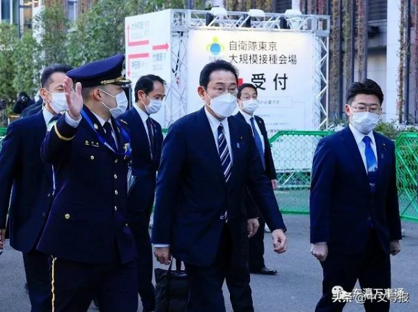 日本新冠新增感染者日超10萬 重症者激增17倍