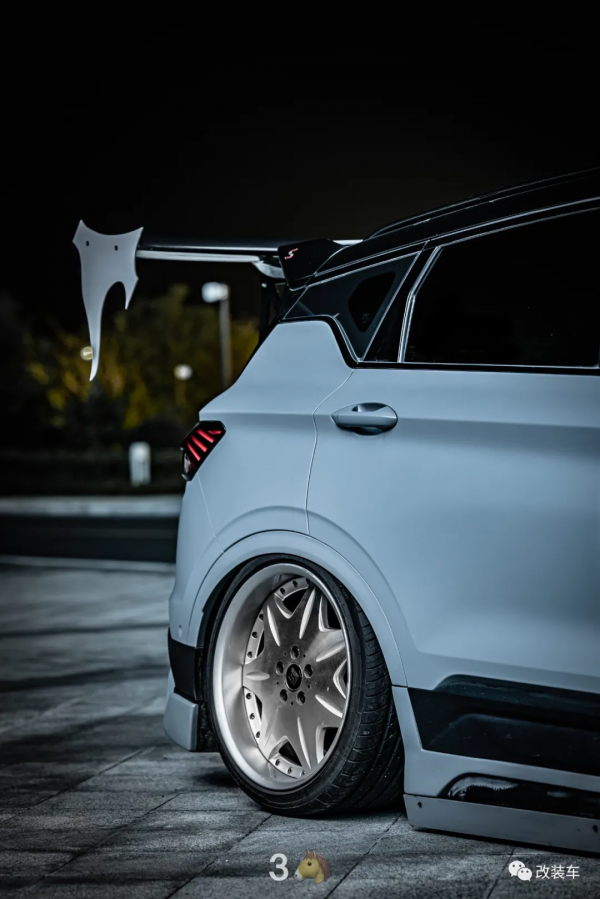 全車CDM姿態改裝的吉利繽越,從上班玩到自己開店才算畢業 全車CDM姿態改裝的吉利繽越,從上班玩到自己開店才算畢業