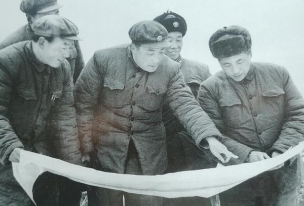 1962年印度入侵中國，尼赫魯揚言中國不敢打，毛澤東：掃了他