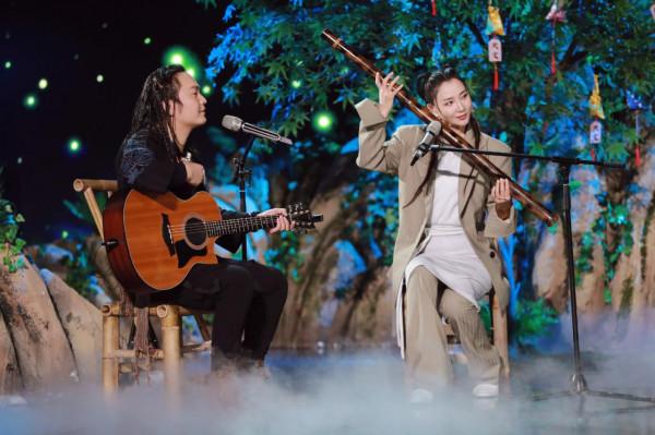 《你好星期六》首播收視第1！遊戲環節被去除，何老師一人撐全場