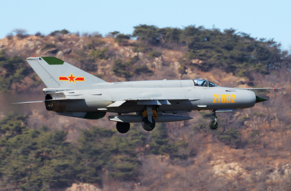 中國空軍的明智決定！放棄引進F16和幻影，國產殲10得以橫空出世