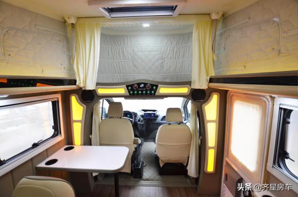 車高不到2.3米，小身材大空間，可升頂可拓展，齊星全順小C型房車