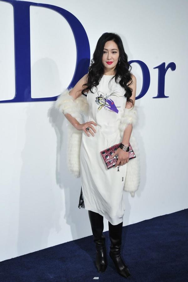 孟廣美實力“秀身材”,亮片內搭+高腰褲太颯了,這氣場還有誰? 孟廣美實力“秀身材”,亮片內搭+高腰褲太颯了,這氣場還有誰?