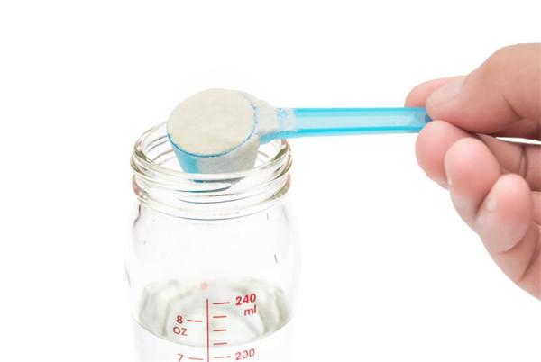 不按比例衝奶粉,看似在省錢,實則可能是在拿孩子的健康開玩笑 不按比例衝奶粉,看似在省錢,實則可能是在拿孩子的健康開玩笑