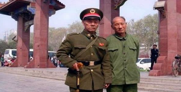 2007年，一江西老農到廣西烈士陵園掃墓，卻在此發現自己的墓碑