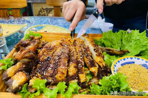 內蒙古縣城裡的小飯館,菜量大到驚人,外地遊客卻無福消受 內蒙古縣城裡的小飯館,菜量大到驚人,外地遊客卻無福消受