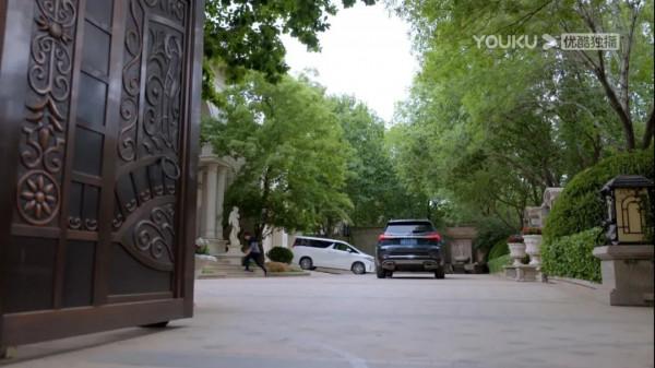 《小敏家》周迅LP大衣，秦海璐香奈兒…中產vs土豪畫風差多少？