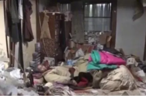 日本骨灰級啃老族，不戀愛、不結婚，啃老40多年，豪宅啃成垃圾場