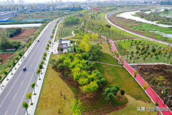 不可思議！已是深秋，月兒灣公園卻如此多彩，恰似夏日還未走遠