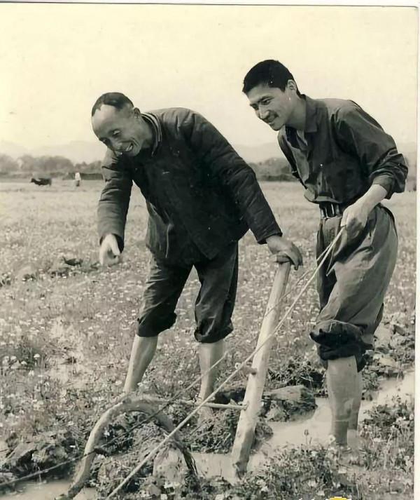1974年，一個大學生主動退學申請傳遍了全中國，周恩來特批同意