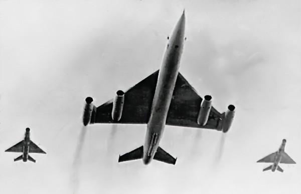 M50超音速轟炸機:首次達到兩馬赫飛行速度,為何蘇聯沒有量產? M50超音速轟炸機:首次達到兩馬赫飛行速度,為何蘇聯沒有量產?