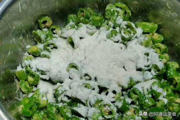 河南特色美食麵炕辣椒，外酥裡嫩、焦香好吃，大塊更過癮