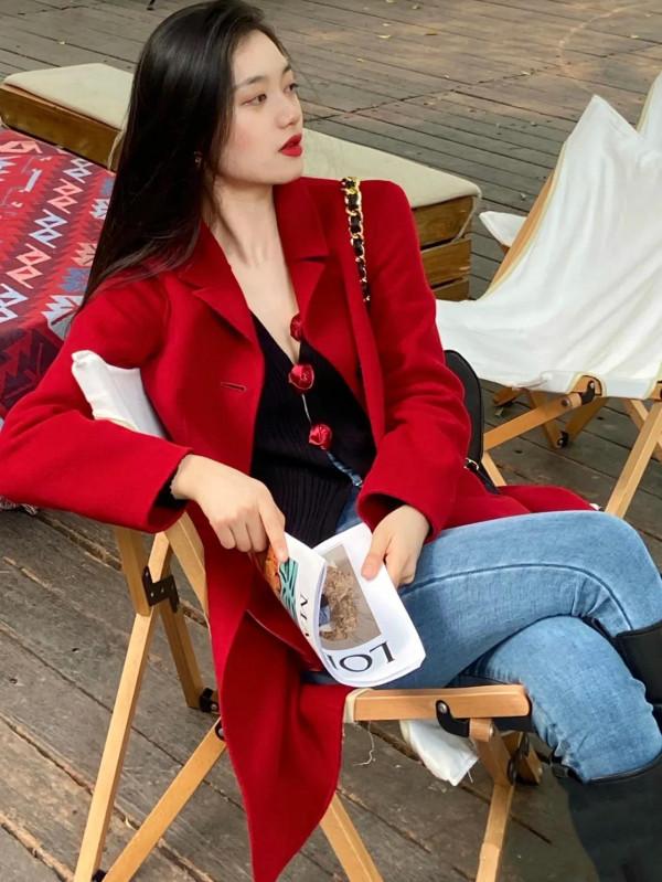 今年火了一種顏色叫“孟晚舟式中國紅”大女主穿貴氣又時髦