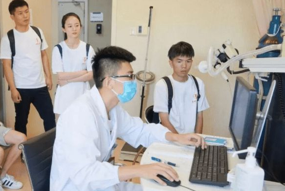 畢業後才明白,師範類和醫學類同為“鐵飯碗專業”,但差距卻不小 畢業後才明白,師範類和醫學類同為“鐵飯碗專業”,但差距卻不小