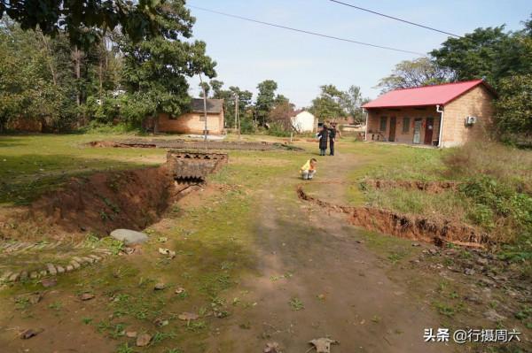 實拍河南農村地坑院,大雨過後四處有陷阱,看人們生活成啥樣 實拍河南農村地坑院,大雨過後四處有陷阱,看人們生活成啥樣