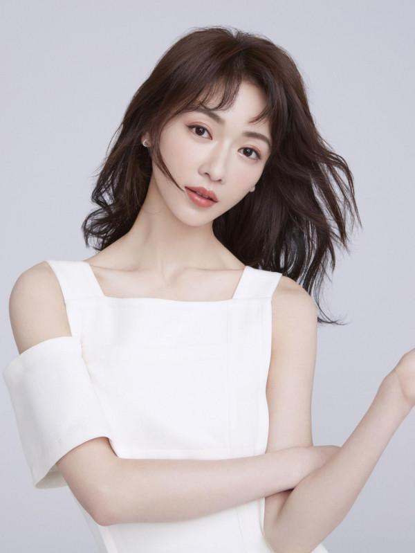 新晉女星吳謹言感情路坎坷，交了多個男友皆是渣男？還曾被家暴