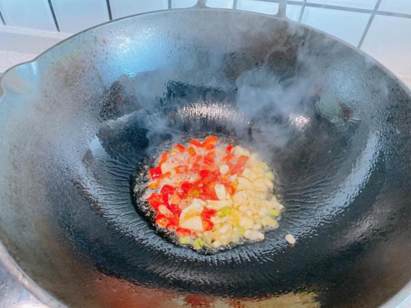 秋冬季節才有的下飯菜，加點豆乾簡單炒一炒，一口氣能吃好幾碗飯