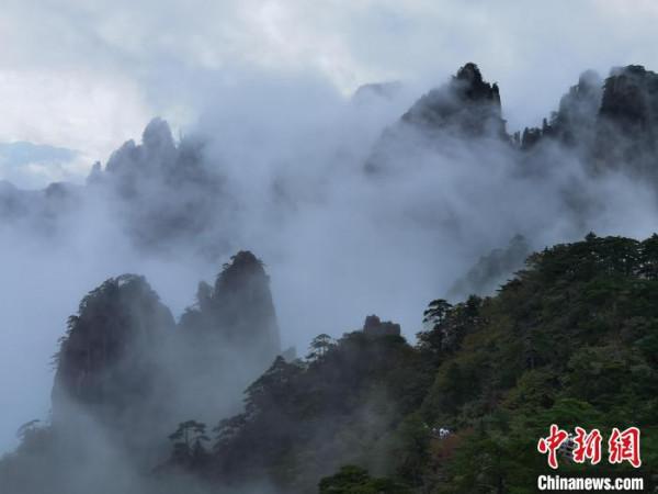 中秋假期第二天:安徽黃山迎客1.1萬餘人 中秋假期第二天:安徽黃山迎客1.1萬餘人
