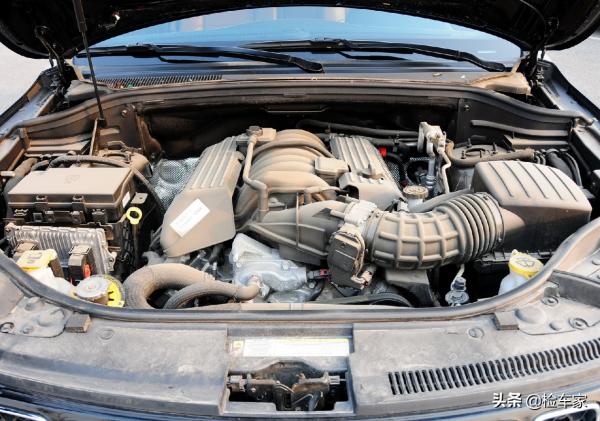 曾經的&OpenCurlyDoubleQuote;最速SUV&rdquo;，這輛6&period;4排量的JEEP大切諾基，還值45萬嗎？