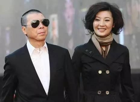 徐帆：處處忍讓馮小剛，23年不生孩子，養女和繼女把她當親媽孝順