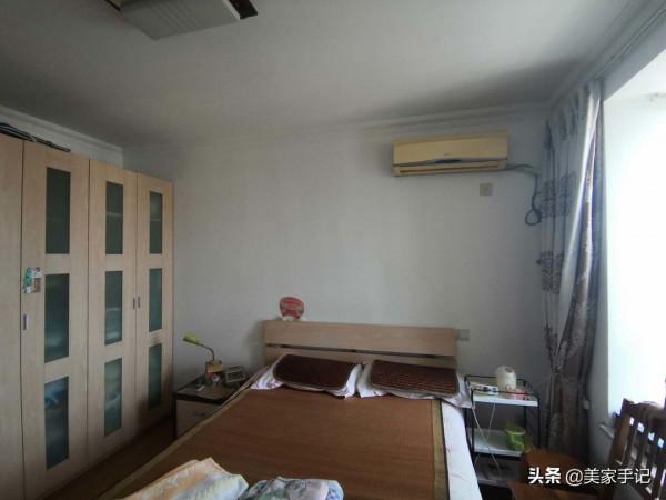 這對夫妻太有遠見，堅持摒棄陽臺，電視牆打滿櫃子，場面實用大氣