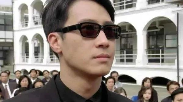 1989年，王晶拍《賭神》時留下的5個“謎題”，被黎明解開了