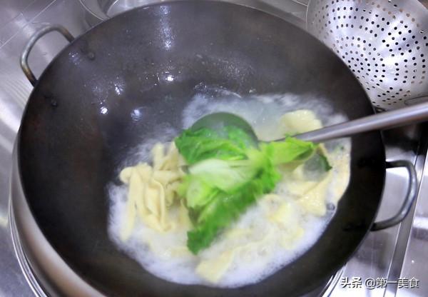 廚師長教你油潑面做法，麵條熱油一潑，麻辣鮮香，連吃三碗不過癮