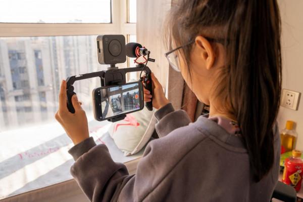 拯救你的蘭花指—斯莫格手機拍攝摺疊拓展框支架開箱體驗 拯救你的蘭花指—斯莫格手機拍攝摺疊拓展框支架開箱體驗