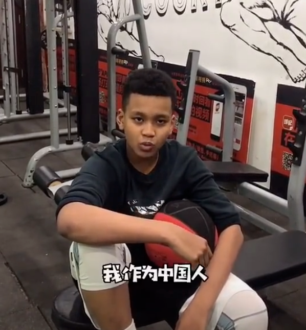 中國八村塁？15歲混血小將申請蔡崇信籃球獎學金 曝已被新疆看中