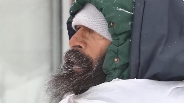 美國街頭驚現“喪屍”，末日世界真實上演，都是毒品惹的禍