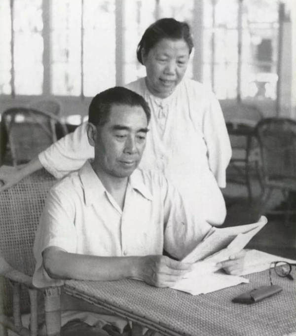 1927年陳賡結婚前，見到鄧穎超就跑，周恩來：是不是怕給我磕頭？