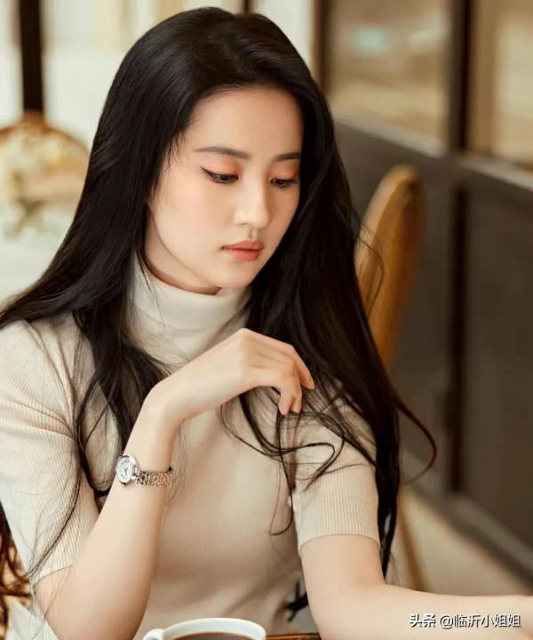 劉亦菲，高顏值的神仙姐姐，一顰一笑都散發醉人的美感