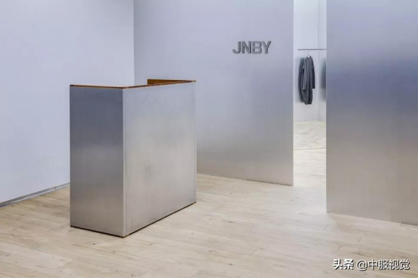 半年收入20億、時尚大片座上賓、江南布衣靠什麼走紅25年？