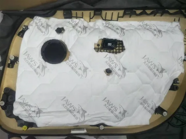 寶馬3系音響改裝優特聲402兩分頻+藍寶低音,釋放豪車專屬靚聲 寶馬3系音響改裝優特聲402兩分頻+藍寶低音,釋放豪車專屬靚聲