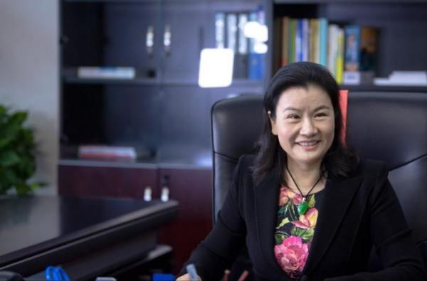 “玻璃女王”周群飛:打工妹到湖南女首富,為何不嫁富豪嫁司機? “玻璃女王”周群飛:打工妹到湖南女首富,為何不嫁富豪嫁司機?