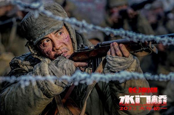 《長津湖之水門橋》票房冠軍當之無愧，主角武器有所變化