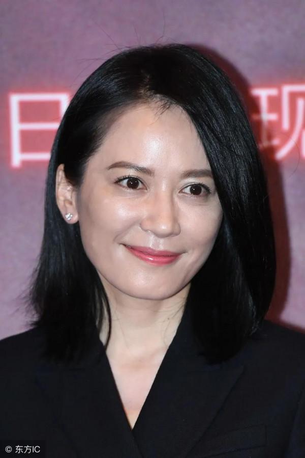 俞飛鴻身輕如燕，踏雪無痕，欣賞雪景太美了