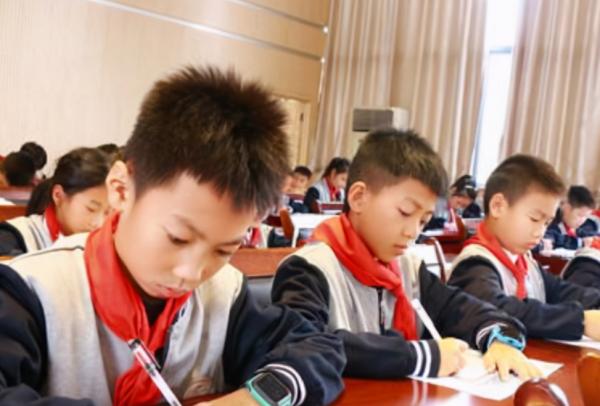 小學生能有多“低調”？一篇作文盡顯才華，老師：超凡脫俗