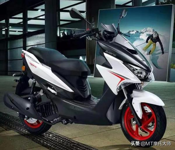 售價1.28萬元，解讀國產水冷150運動踏板：7L大油箱，前後碟剎CBS