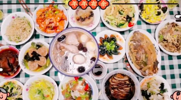 秋瓷炫張傑等9個藝人曬年夜飯，美味又好看，他和父母只吃1道菜