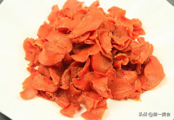 兩個胡蘿蔔,一勺白糖,做成小零食,香甜可口,挑食的孩子都愛吃 兩個胡蘿蔔,一勺白糖,做成小零食,香甜可口,挑食的孩子都愛吃