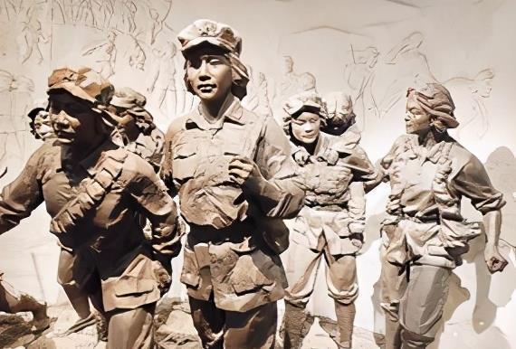 女紅軍藏進冰窟窿裡逃過一劫，躲進深山又遇馬匪兵，結局如何？