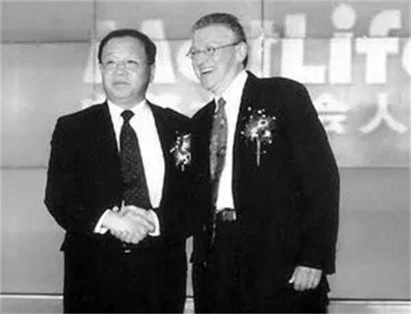 &OpenCurlyDoubleQuote;國門鉅貪&rdquo;受賄超1億，深陷賭博20年，乘專機至香港一夜輸400萬