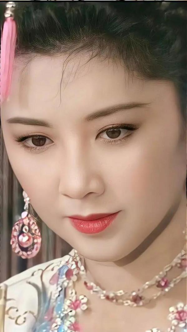 最美女兒國王——朱琳美照