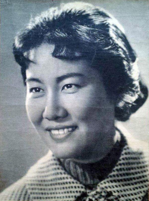 張瑞芳畫傳 39張老照片 從幼年到94歲 不同階段風采 見證美麗人生 張瑞芳畫傳 39張老照片 從幼年到94歲 不同階段風采 見證美麗人生