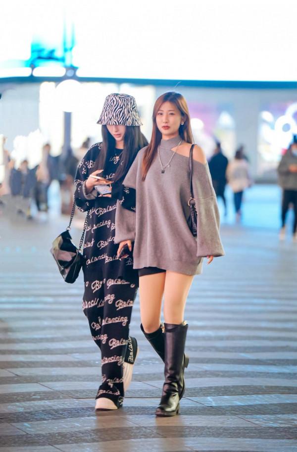 看街拍 學穿搭:12組高顏值閨蜜秋冬穿搭示範 看街拍 學穿搭:12組高顏值閨蜜秋冬穿搭示範