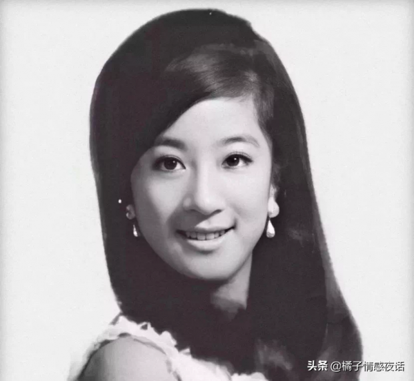 72歲“婚紗女王”王薇薇：離婚，蹦迪，泡小鮮肉，她才不是鄧文迪