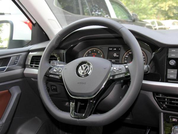 價格實惠油耗極低,這臺合資家轎是大家之選,實拍大眾朗逸 價格實惠油耗極低,這臺合資家轎是大家之選,實拍大眾朗逸